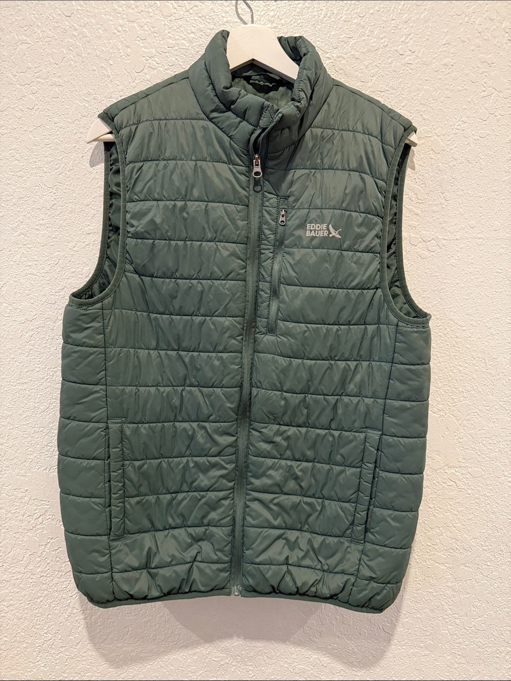 Eddie Bauer Quilted Puffer Vest in Forest Green, Men’s M